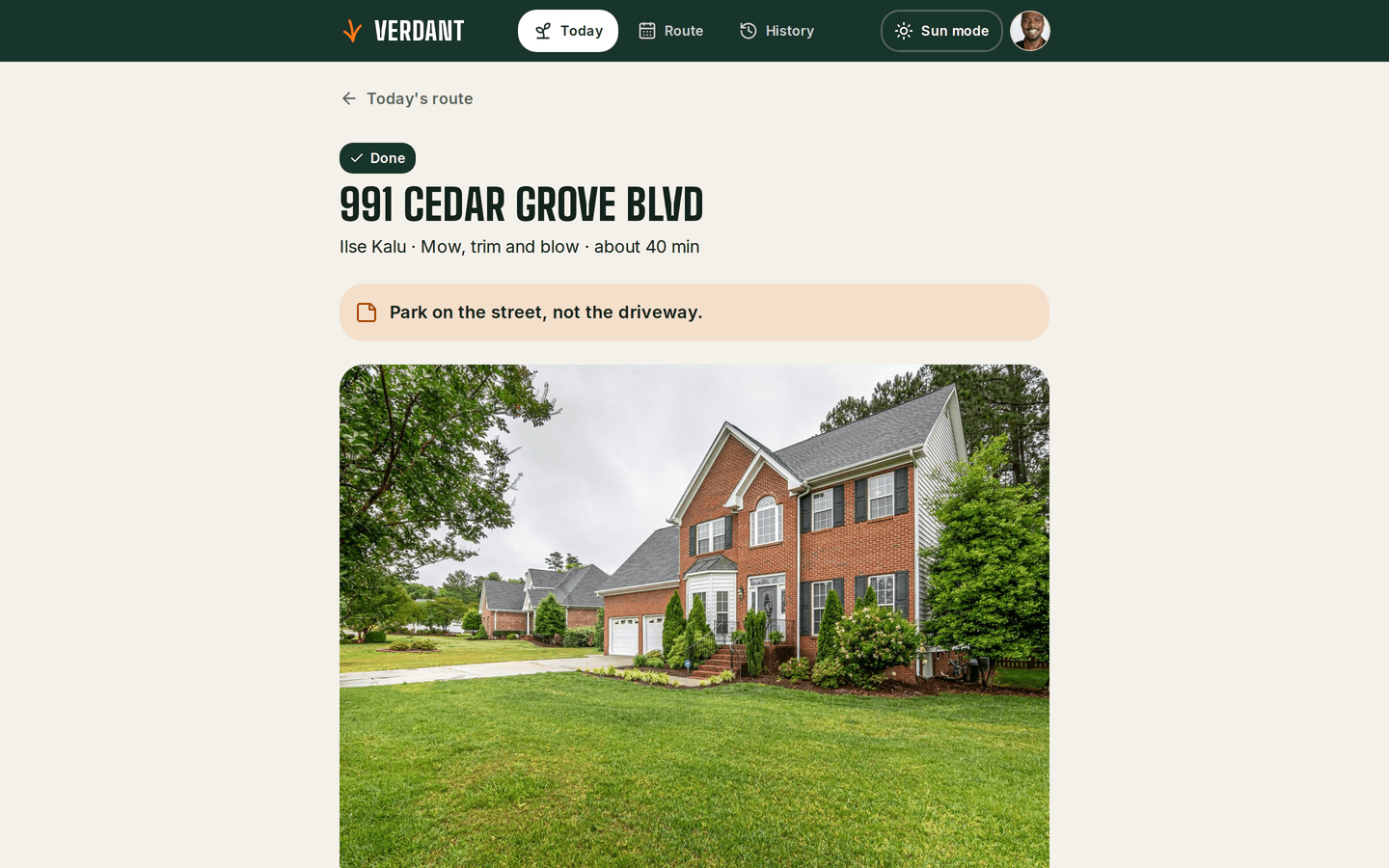 Crew: A stop, closed with a photo, on a desktop