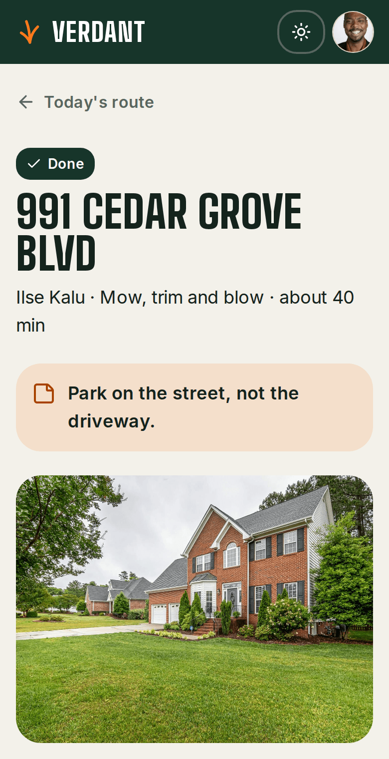 Crew: A stop, closed with a photo, on a phone